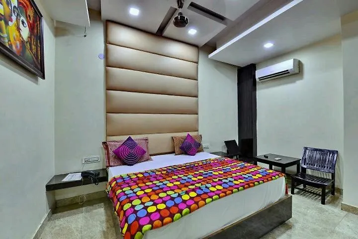 **  Hotel Samrat Gurgaon Hindistan